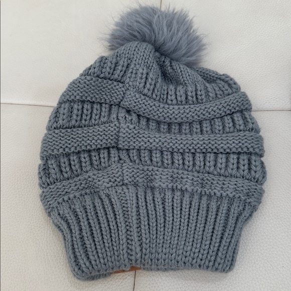 Cable Knit Winter Accessories Bundle with Pom Beanie - Picture 5 of 10